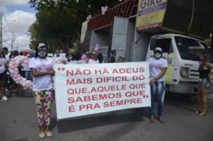 bahianoticia.com.br serrinha caminhada contra o feminicidio reuniu centenas pelas avenidas do municipio thumbnail 1