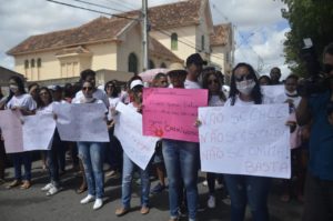 bahianoticia.com.br serrinha caminhada contra o feminicidio reuniu centenas pelas avenidas do municipio thumbnail 21