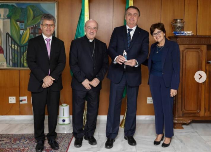 Bahia: Jair Bolsonaro recebe Dom Murilo e é convidado para canonização de Irmã Dulce. Confira! 1 Bahia: Jair Bolsonaro recebe Dom Murilo e é convidado para canonização de Irmã Dulce. Confira!