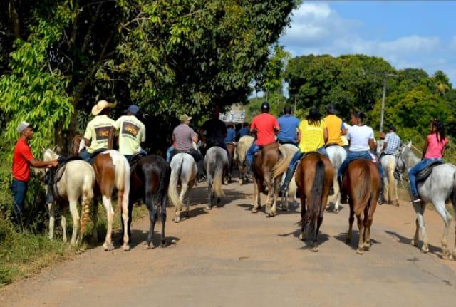Candeias: Grupo 100% Old Parr realizou sua 8ª Cavalgada. Confira! 1 Candeias: Grupo 100% Old Parr realizou sua 8ª Cavalgada. Confira!