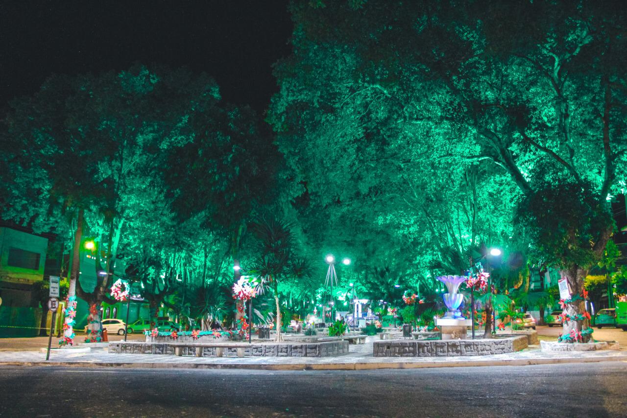 Serrinha: Prefeitura instala nova iluminação de LED na Praça Luiz Nogueira. Confira! 1 Serrinha: Prefeitura instala nova iluminação de LED na Praça Luiz Nogueira. Confira!