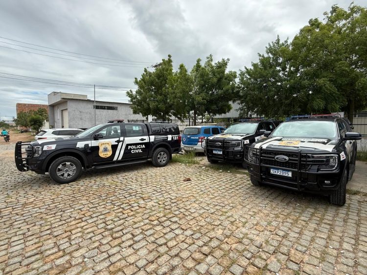 Nova Soure: Delegado Edemir Luchini adota cachorro que sofreu maus tratos em Ribeira do Pombal. Confira! 1 Nova Soure: Delegado Edemir Luchini adota cachorro que sofreu maus tratos em Ribeira do Pombal. Confira!