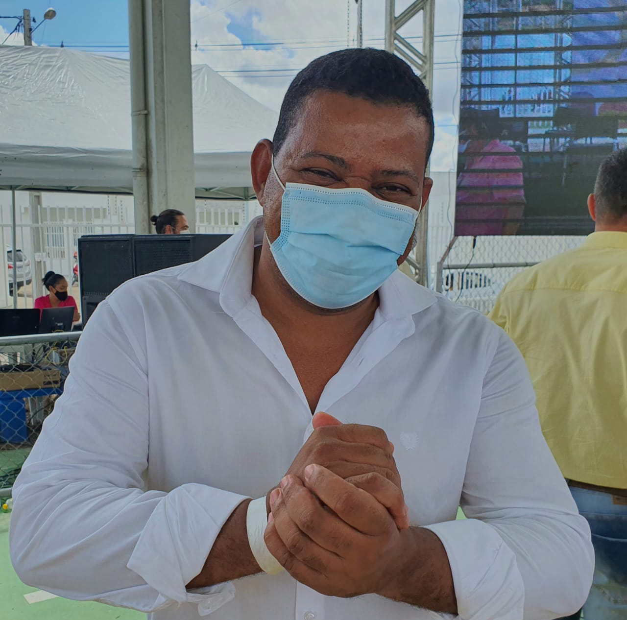 Exclusivo: Dr. Arismário, prefeito de Santaluz, dá notícia em primeira mão ao Bahia Notícia e fala sobre gerir nos primeiros 100 dias um município que encontrou sucateado. Confira! 1 Exclusivo: Dr. Arismário, prefeito de Santaluz, dá notícia em primeira mão ao Bahia Notícia e fala sobre gerir nos primeiros 100 dias um município que encontrou sucateado. Confira!