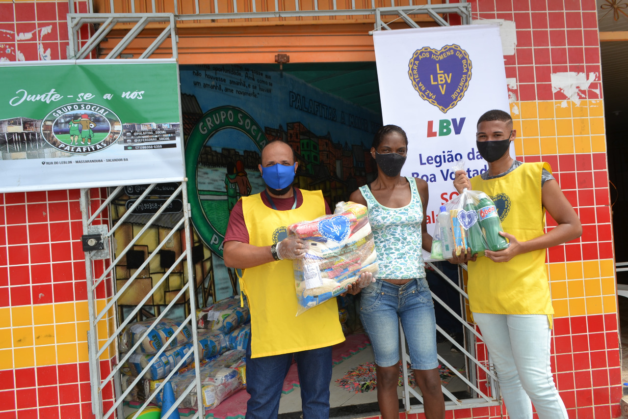 A Solidariedade no combate a fome. Confira! 1 A Solidariedade no combate a fome. Confira!