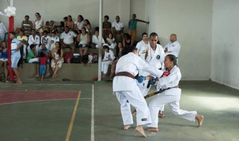 6ADE9822 A159 49BD BA2A 83D74BB22A4A