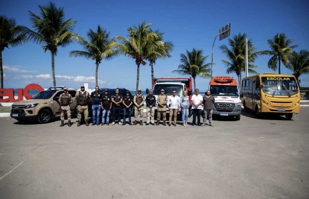 Municípios: Prefeito Dailton Filho entrega cinco veículos oficiais para prestar serviços à comunidade de Madre de Deus. Confira!