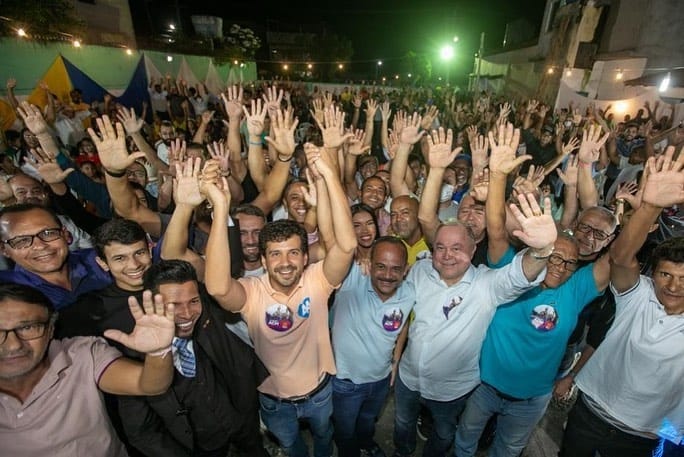 Bahia Política: Prefeito de Camaçari, Elinaldo Araújo lota encontro de apresentação dos pré-candidatos a deputados estadual e federal Manuel Rocha e Paulo Azi. Confira!
