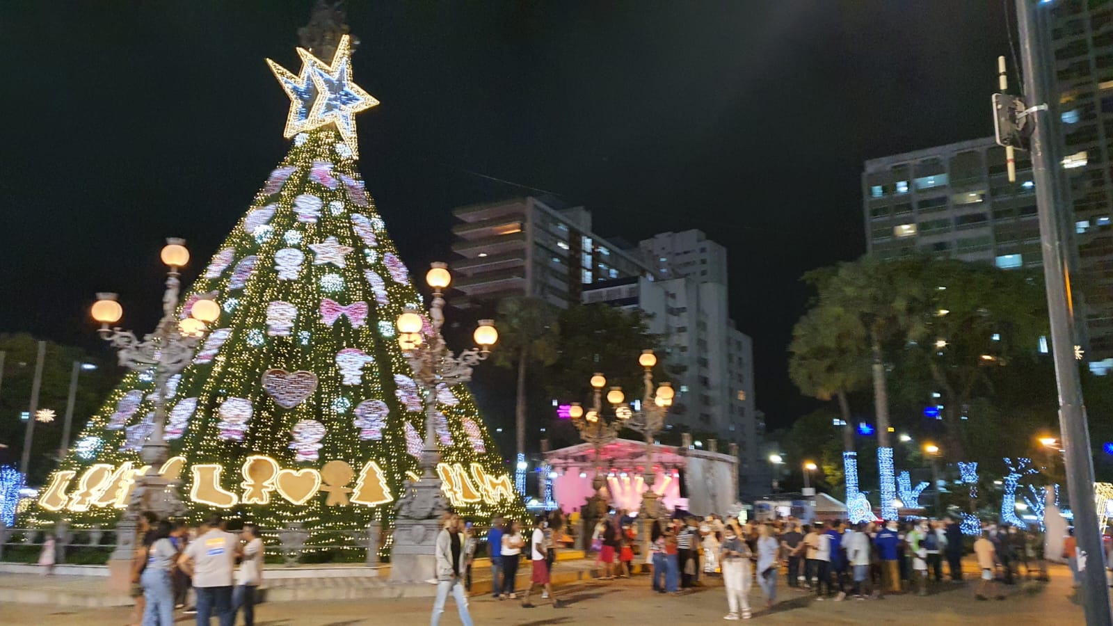 Decoração de Natal, de autoria do Superintendente de Iluminação Junior  Magalhães, é inaugurada no Campo Grande, em Salvador. Confira! – Bahia  Notícia