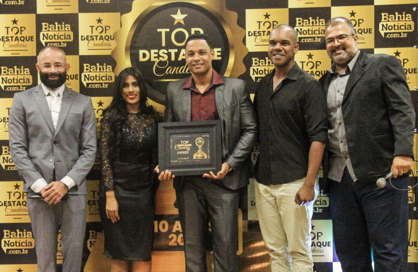 Bahia Notícia comemora 10 anos de sucesso das enquetes do Top Destaque Candeias com noite mágica, de brilho e glamour. Confira! 41 A8FC0ECC 9AEA 4BFF 8CD5 FD9892E27FA0