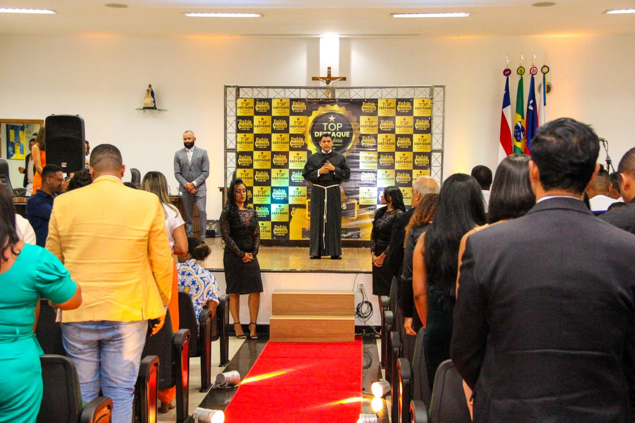 Bahia Notícia comemora 10 anos de sucesso das enquetes do Top Destaque Candeias com noite mágica, de brilho e glamour. Confira! 1 Bahia Notícia comemora 10 anos de sucesso das enquetes do Top Destaque Candeias com noite mágica, de brilho e glamour. Confira!