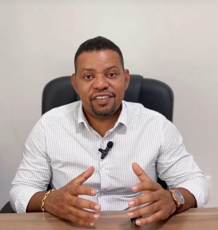 Santaluz: Prefeito Arismário Barbosa se diz surpreendido por denúncias referente a contrato de licitação e emite nota de esclarecimento