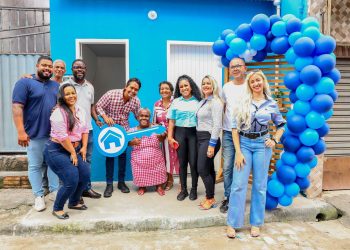 Candeias: Prefeito Dr. Pitágoras entrega casas reformadas pelo programa municipal Construindo Sonhos