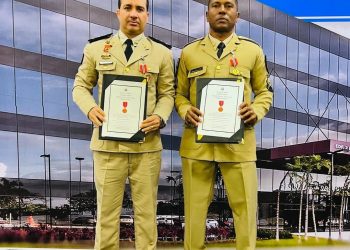 Major PM Pestana, comandante da 10ª CIPM, e Sargento PM Wellington, comandante do PETO, recebem Medalha Tiradentes por serviços relevantes na Segurança Pública da Bahia