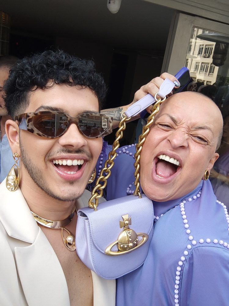 Estilista Soterocarioca, Roger Coutinho foi notado e apresentado à 57ª Edição do SPFW por ninguém menos que Walério Araújo, o Mago das criações 1 Estilista Soterocarioca, Roger Coutinho foi notado e apresentado à 57ª Edição do SPFW por ninguém menos que Walério Araújo, o Mago das criações