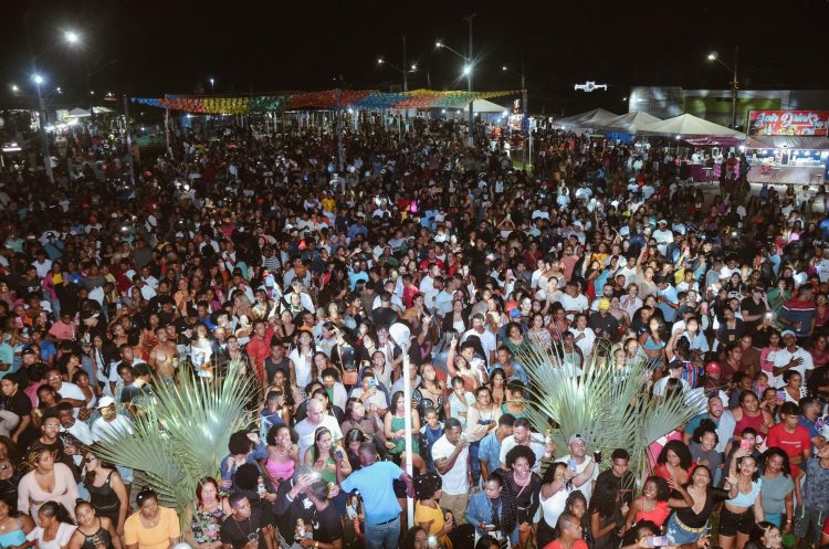 Itanagra: Festa arrasta uma multidão e encerra as comemorações do aniversário da cidade realizada pelo prefeito Marcus Sarmento 1 Itanagra: Festa arrasta uma multidão e encerra as comemorações do aniversário da cidade realizada pelo prefeito Marcus Sarmento