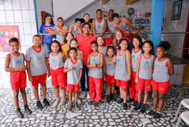 Prefeito de Candeias, médico Dr. Pitágoras, participa de homenagem como ex-aluno da Escola Mundo da Criança e relembra sua origem 1 Prefeito de Candeias, médico Dr. Pitágoras, participa de homenagem como ex-aluno da Escola Mundo da Criança e relembra sua origem