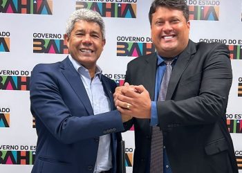 Euclides da Cunha: Acompanhado do prefeito Luciano Pinheiro, governador autoriza início da pavimentação asfáltica de Pinhões à Carnaíba