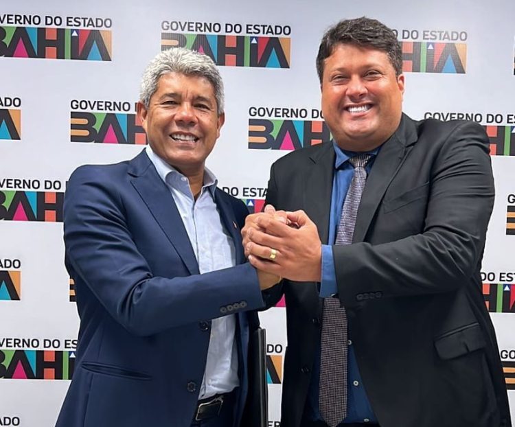 Euclides da Cunha: Acompanhado do prefeito Luciano Pinheiro, governador autoriza início da pavimentação asfáltica de Pinhões à Carnaíba