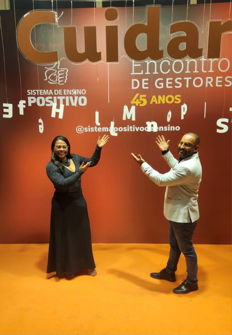 Buscando sempre a melhoria educacional, gestores da Escola Prisma, de Feira de Santana, participam de importante evento em Curitiba