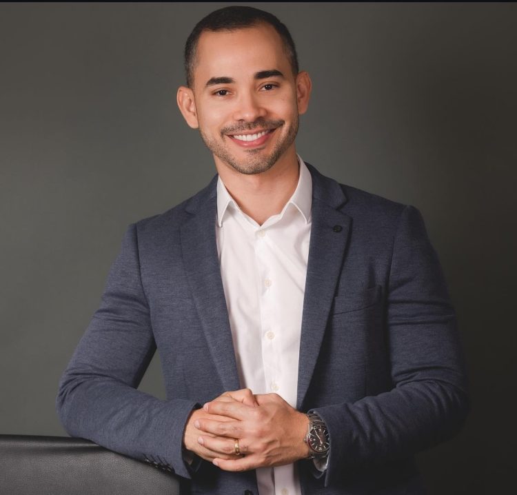 Candeias: Entrevista em vídeo com Deivison Borges, CEO das Clínicas Sorriso Feliz 1 Candeias: Entrevista em vídeo com Deivison Borges, CEO das Clínicas Sorriso Feliz