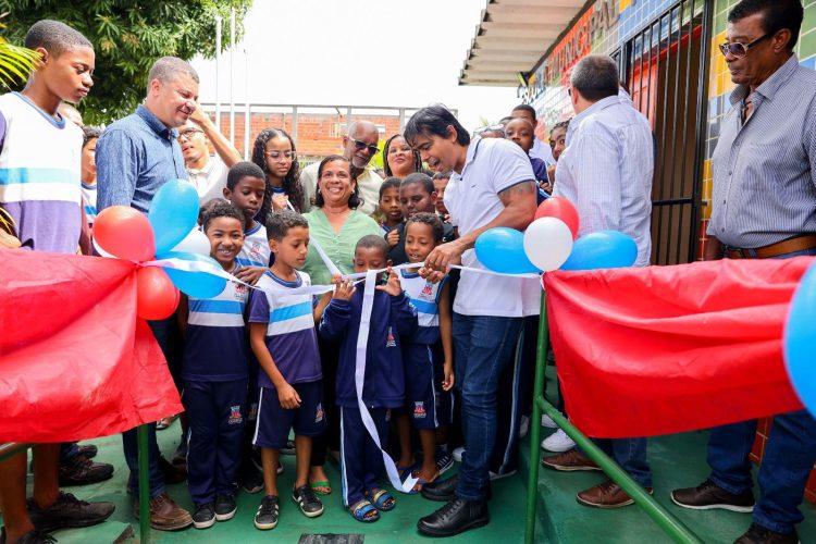 Aniversário de Candeias: Quadra Poliesportiva é entregue por Dr. Pitágoras a comunidade de Passagem dos Teixeiras
