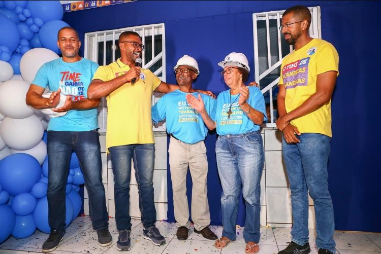 Engenheiro Rosevaldo Adorno lota inauguração do seu comitê político com presença da sua família e da majoritária política em Candeias