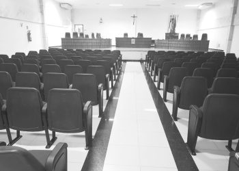 Descaso: Apenas sete vereadores comparecem e mais uma vez Candeias fica sem sessão na Câmara