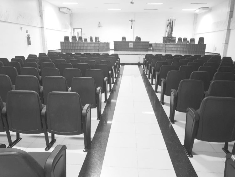 Descaso: Apenas sete vereadores comparecem e mais uma vez Candeias fica sem sessão na Câmara