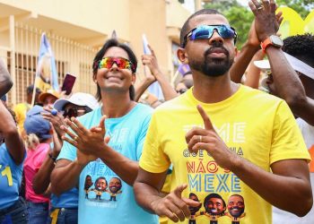 Passé, maior distrito de Candeias, ficou pequena com a caminhada de Eriton Ramos e Washington de Passé em uma onda azul liderada por Pitágoras