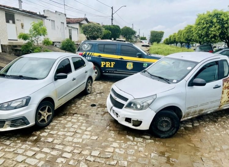 Operação Conatus: PRF encontra dois carros roubados em oficina mecânica na cidade de Santa Bárbara 1 Operação Conatus: PRF encontra dois carros roubados em oficina mecânica na cidade de Santa Bárbara