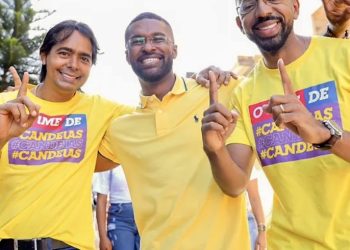 Candidato a prefeito Eriton Ramos, prefeito Dr. Pitágoras e candidato a vereador Rosevaldo Adorno visitam bairros e distritos de Candeias realizando adesivaço