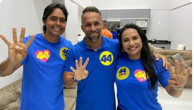 Soraia Cabral (presidente do PP Mulher) e seu marido Dr. Pitágoras (prefeito de Candeias) declararam apoio a Flávio em Camaçari 1 Soraia Cabral (presidente do PP Mulher) e seu marido Dr. Pitágoras (prefeito de Candeias) declararam apoio a Flávio em Camaçari