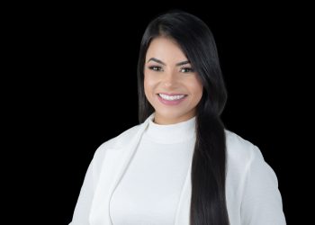 Serrinha: Candidata a vereadora, Thassiane Feitoza quer lutar pelas mulheres, idosos, crianças, educação e saúde na Câmara