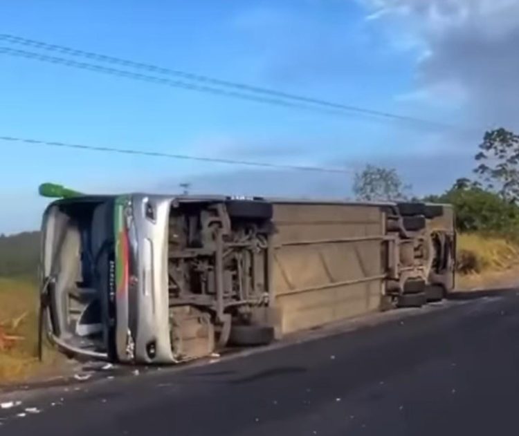 Quatro pessoas que iam pra Madre de Deus morrem em grave acidente na BR-110, na madrugada desta segunda-feira (11), próximo a Catu