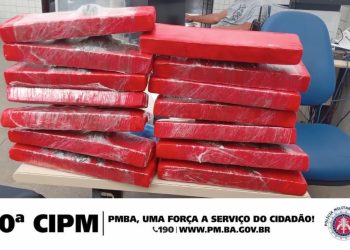 Policiais da 10ª CIPM realizam apreensão de drogas na Travessa Barão do Rio Branco, em Candeias