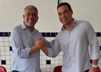 Kley Lima (Coração de Maria) e Edifrâncio Oliveira (Santa Bárbara) são eleitos presidente e vice do Consórcio Público de Desenvolvimento Sustentável do Território Portal do Sertão para o biênio 2025-2026 7 Kley Lima (Coração de Maria) e Edifrâncio Oliveira (Santa Bárbara) são eleitos presidente e vice do Consórcio Público de Desenvolvimento Sustentável do Território Portal do Sertão para o biênio 2025-2026