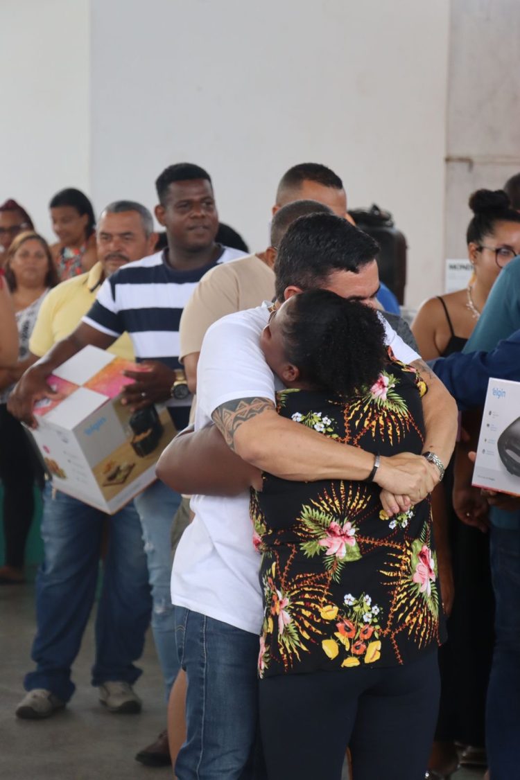 Itanagra: Prefeito Marcus Sarmento realiza festa de confraternização dos servidores municipais, sorteia MOTO 0KM, mais 200 prêmios e paga décimo terceiro salário na manhã desta sexta-feira 1 Itanagra: Prefeito Marcus Sarmento realiza festa de confraternização dos servidores municipais, sorteia MOTO 0KM, mais 200 prêmios e paga décimo terceiro salário na manhã desta sexta-feira