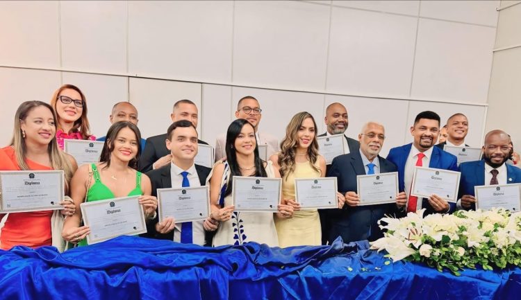 Prefeito Antônio Calmon, vice Marivaldo do Amaral, e os vereadores eleitos de São Francisco do Conde são diplomados pela Justiça Eleitoral