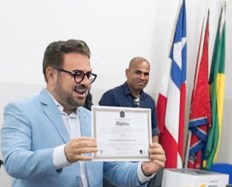 Prefeito Dailton Filho, vice Amilton Pereira, e os 11 vereadores de Madre de Deus são diplomados pela Justiça Eleitoral 1 Prefeito Dailton Filho, vice Amilton Pereira, e os 11 vereadores de Madre de Deus são diplomados pela Justiça Eleitoral