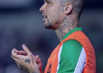 Vitória reforça meio-campo com experiente Thiago Conti