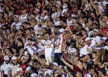 Vitória garante vaga na Sul-Americana e se despede do Brasileirão com empate no Barradão