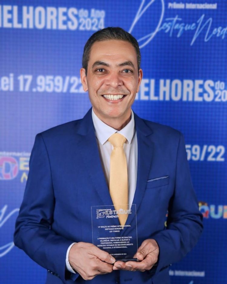 Candeias: Bioquímico Bira da Farmácia Shalon é destaque na Revista Internacional “Destaque Nordeste”