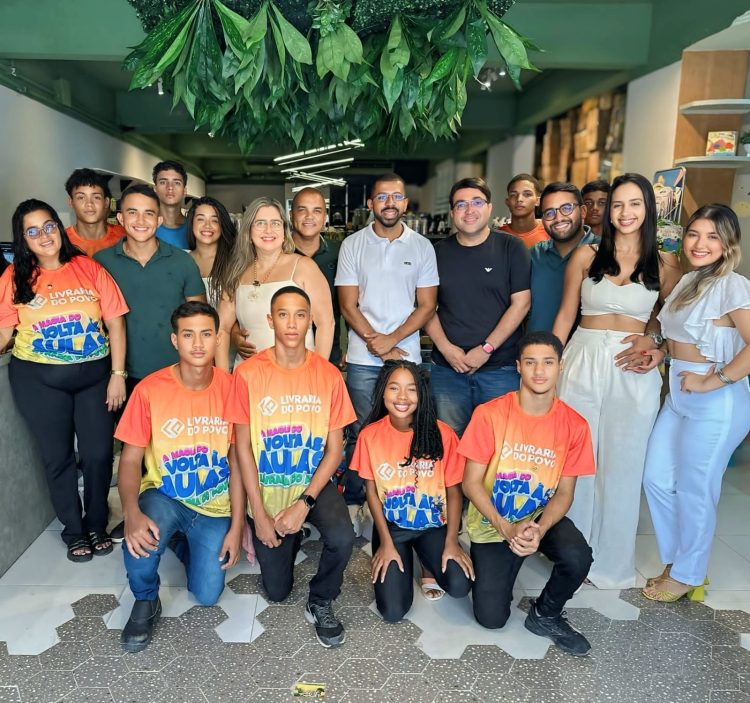 Ao lado do prefeito eleito Eriton Ramos, empresário Rogério Amorim e família inauguram Livraria do Povo em Candeias