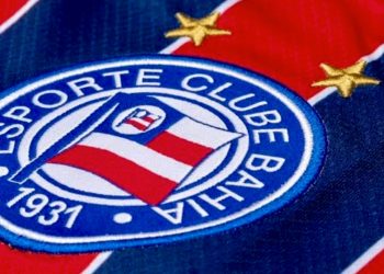 Para o Tricolor de Aço, com Fé e Paixão “Aquém do mar, além da Bahia, a alma tricolor pulsa forte.”