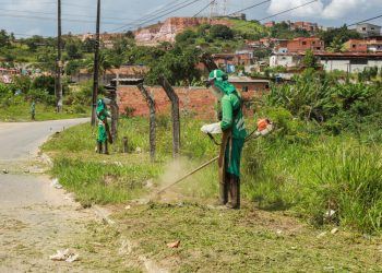 Candeias: SEMAN, do secretário Alan Cássio, intensifica serviços de capinação e roçagem como parte das metas para os primeiros 100 dias de gestão do prefeito Eriton Ramos