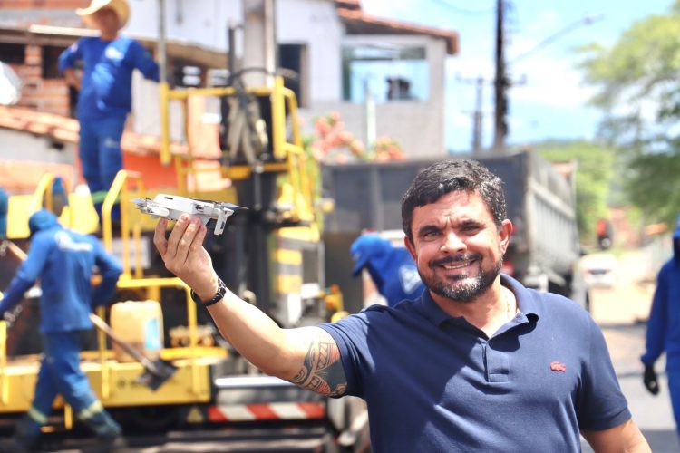 Segunda etapa da pavimentação asfáltica inicia na sede de Itanagra, e prefeito Marcus Sarmento dispara: “Tem muito mais conquistas vindo por aí”