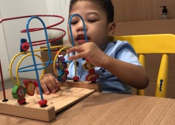 Ajude o pequeno Danielzinho a andar, falar e respirar