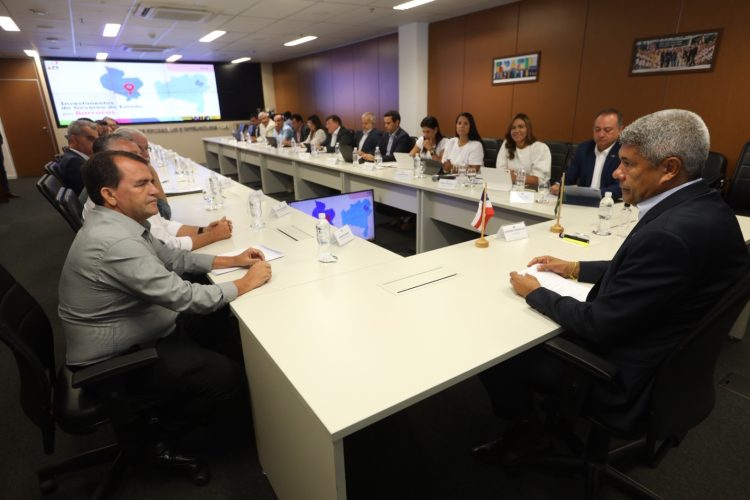 Barrocas: Prefeito Almir de Maciel e seus secretários municipais se reúnem com o governador Jerônimo Rodrigues 1 Barrocas: Prefeito Almir de Maciel e seus secretários municipais se reúnem com o governador Jerônimo Rodrigues