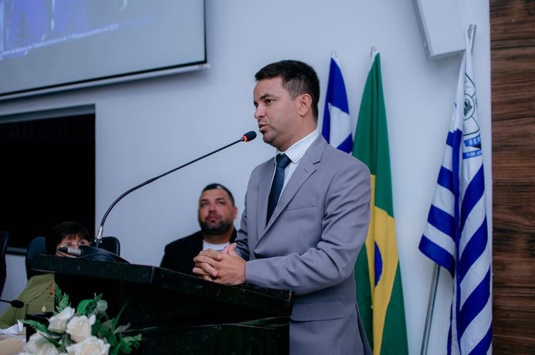 Thiaguinho Pastor participa da abertura dos trabalhos legislativos de 2025.1 da Câmara de Vereadores de Serrinha 1 Thiaguinho Pastor participa da abertura dos trabalhos legislativos de 2025.1 da Câmara de Vereadores de Serrinha