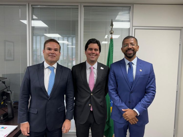 Sonho agora é real: O que o PT de Marivalda e cia não fez pelo Estádio David Caldeira, PP de Pitágoras, Eriton Ramos e Cacá Leão fez, conseguindo R$2 milhões com ministro para obras em Candeias 1 Sonho agora é real: O que o PT de Marivalda e cia não fez pelo Estádio David Caldeira, PP de Pitágoras, Eriton Ramos e Cacá Leão fez, conseguindo R$2 milhões com ministro para obras em Candeias